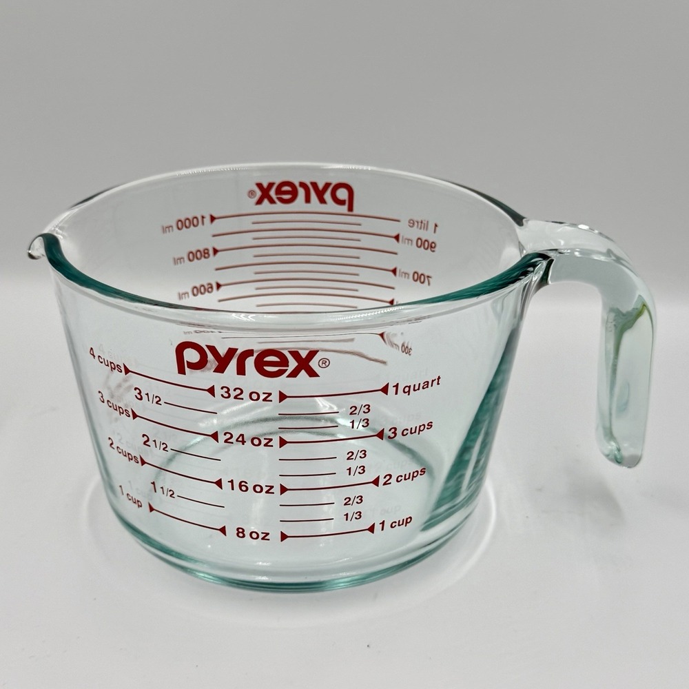 Pyrex 1 Qt Glass Measuring Cup 32 oz Red Print Modern Kitchen Minimalist MINT
